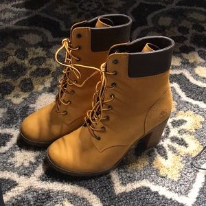 *lightly worn* camdale timberlands
